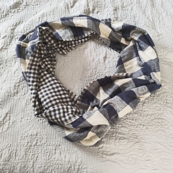 LOFT Ann Taylor Navy Gingham Plaid Infinity Scarf OS - Picture 2 of 3